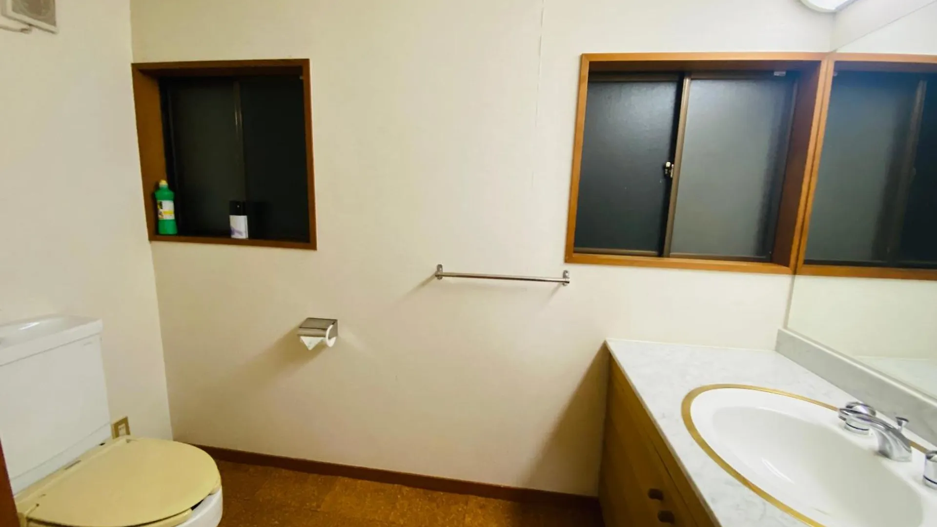 Holiday home ガラスの森美術館の近く 仙石原広々とした別荘 Bbq の楽しみ 自然に囲まれた贅沢なリトリート Hakone Japan