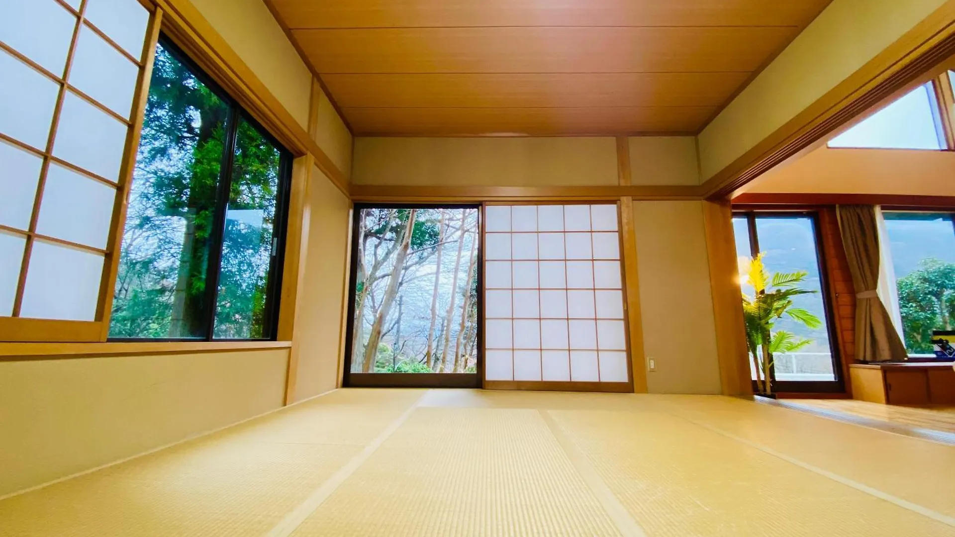 Holiday home ガラスの森美術館の近く 仙石原広々とした別荘 Bbq の楽しみ 自然に囲まれた贅沢なリトリート Hakone