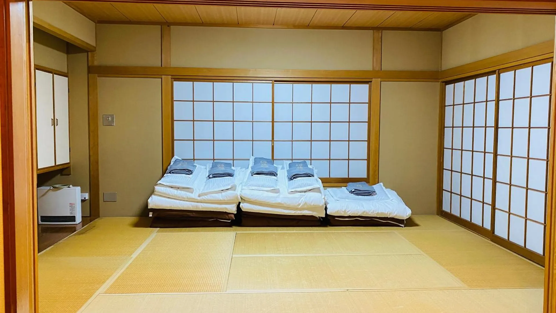 Holiday home ガラスの森美術館の近く 仙石原広々とした別荘 Bbq の楽しみ 自然に囲まれた贅沢なリトリート Hakone