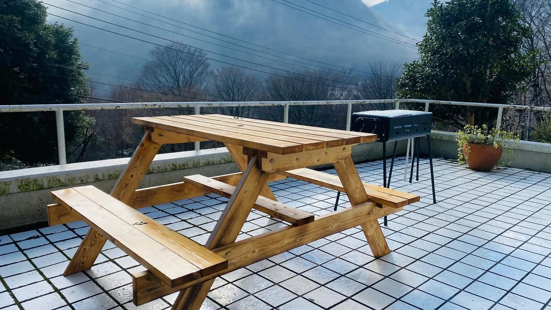 Holiday home ガラスの森美術館の近く 仙石原広々とした別荘 Bbq の楽しみ 自然に囲まれた贅沢なリトリート Hakone Japan