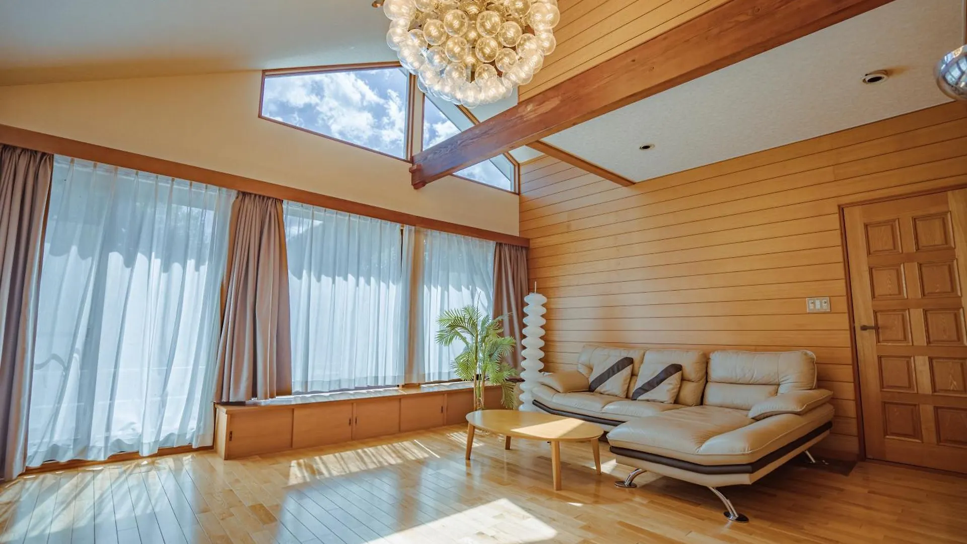 Holiday home ガラスの森美術館の近く 仙石原広々とした別荘 Bbq の楽しみ 自然に囲まれた贅沢なリトリート Hakone