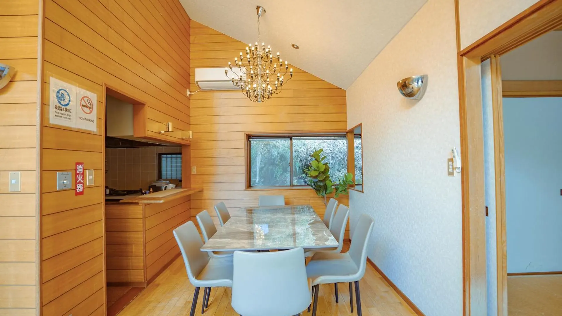Holiday home ガラスの森美術館の近く 仙石原広々とした別荘 Bbq の楽しみ 自然に囲まれた贅沢なリトリート Hakone Japan