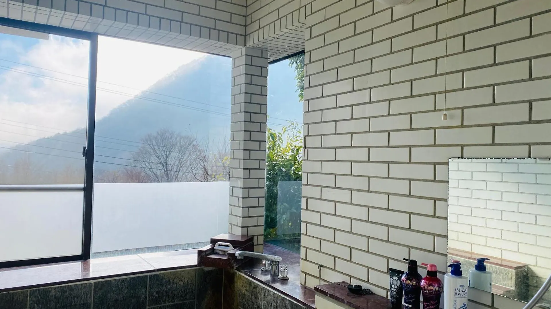 Holiday home ガラスの森美術館の近く 仙石原広々とした別荘 Bbq の楽しみ 自然に囲まれた贅沢なリトリート Hakone